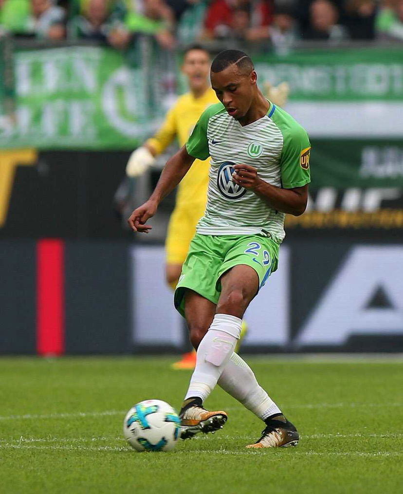 Ufficiale: Wolfsburg, riscattato Tisserand. Contratto fino al 2022 preview