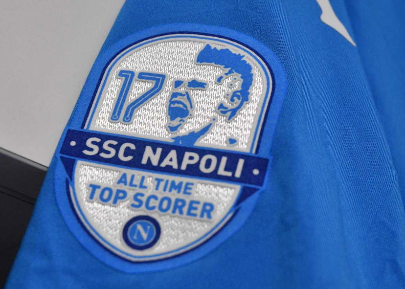 Napoli: contro il Crotone in campo con la maglia celebrativa per Hamsik preview
