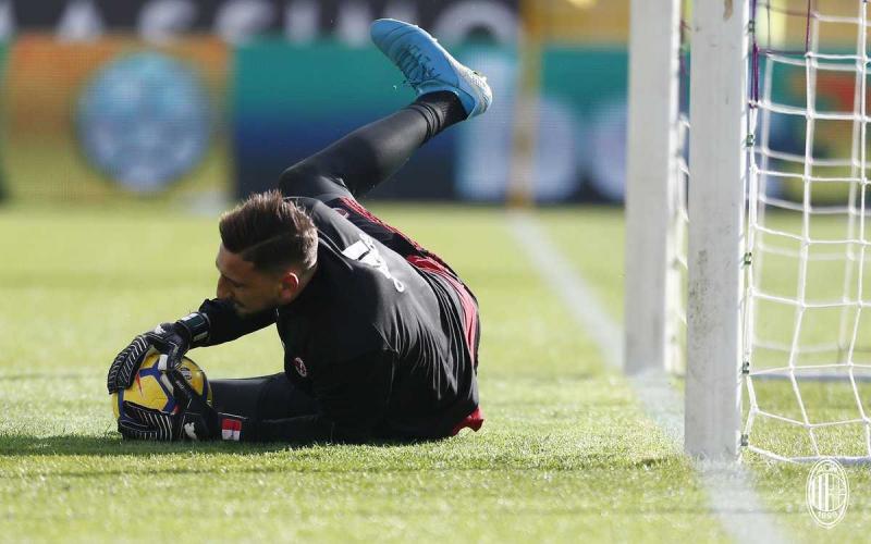 Donnarumma training Milan Twitter