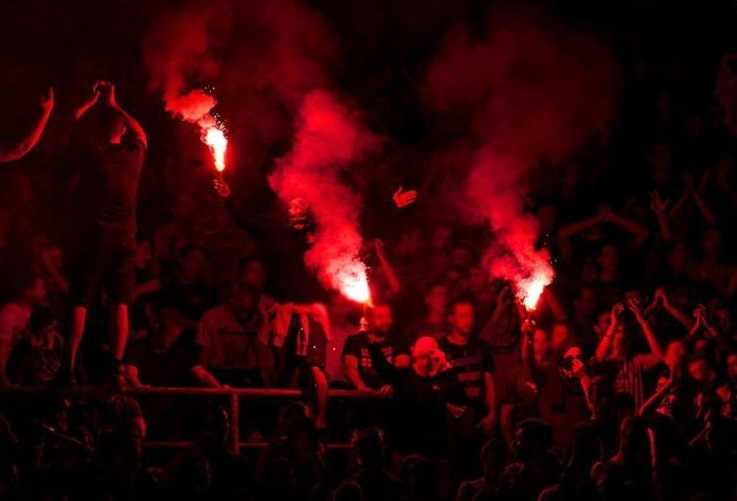 Olympiacos-Juve, scontri ad Atene: ultras greci lanciano petardi ai tifosi bianconeri preview