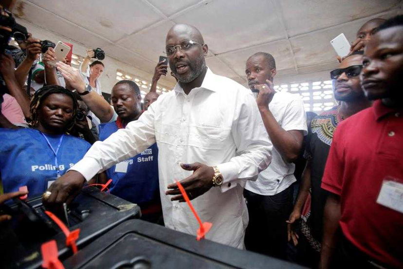 Paura per Weah: trovati serpenti velenosi nel suo ufficio in Liberia preview