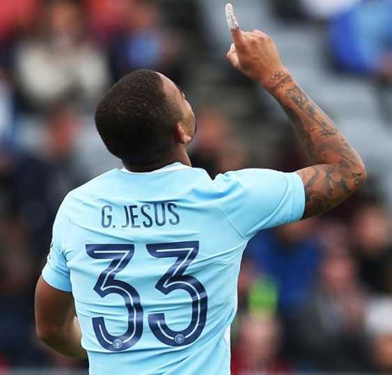 Gabriel Jesus rassicura i tifosi: “Non dovrò operarmi, tornerò presto. Buon anno” article-post