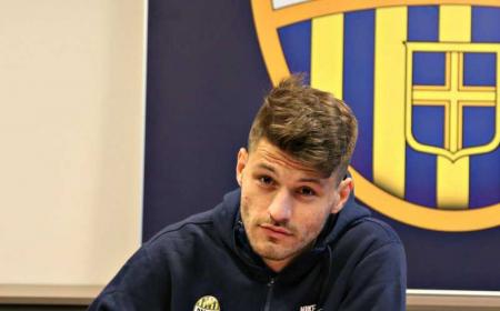 Petkovic firma Hellas Verona Twitter