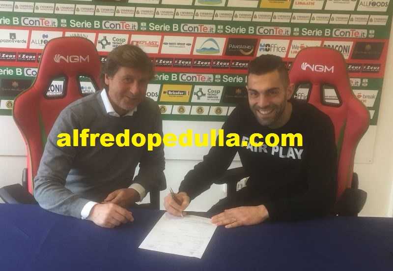 Statella alla Ternana, ecco la foto della firma preview