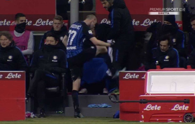 Brozovic, gesto di stizza dopo la sostituzione. Il video preview
