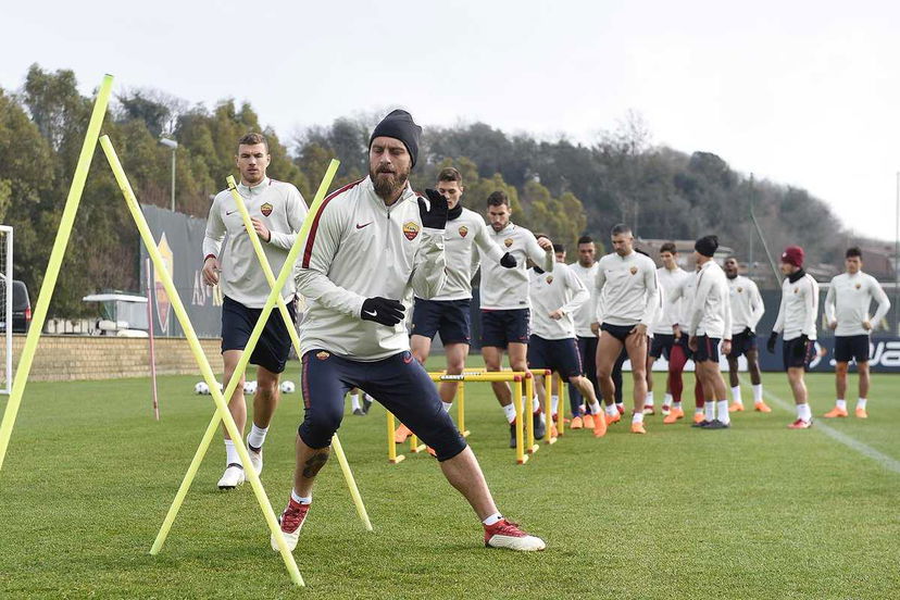 Roma, squadra in viaggio per Barcellona. Il video preview