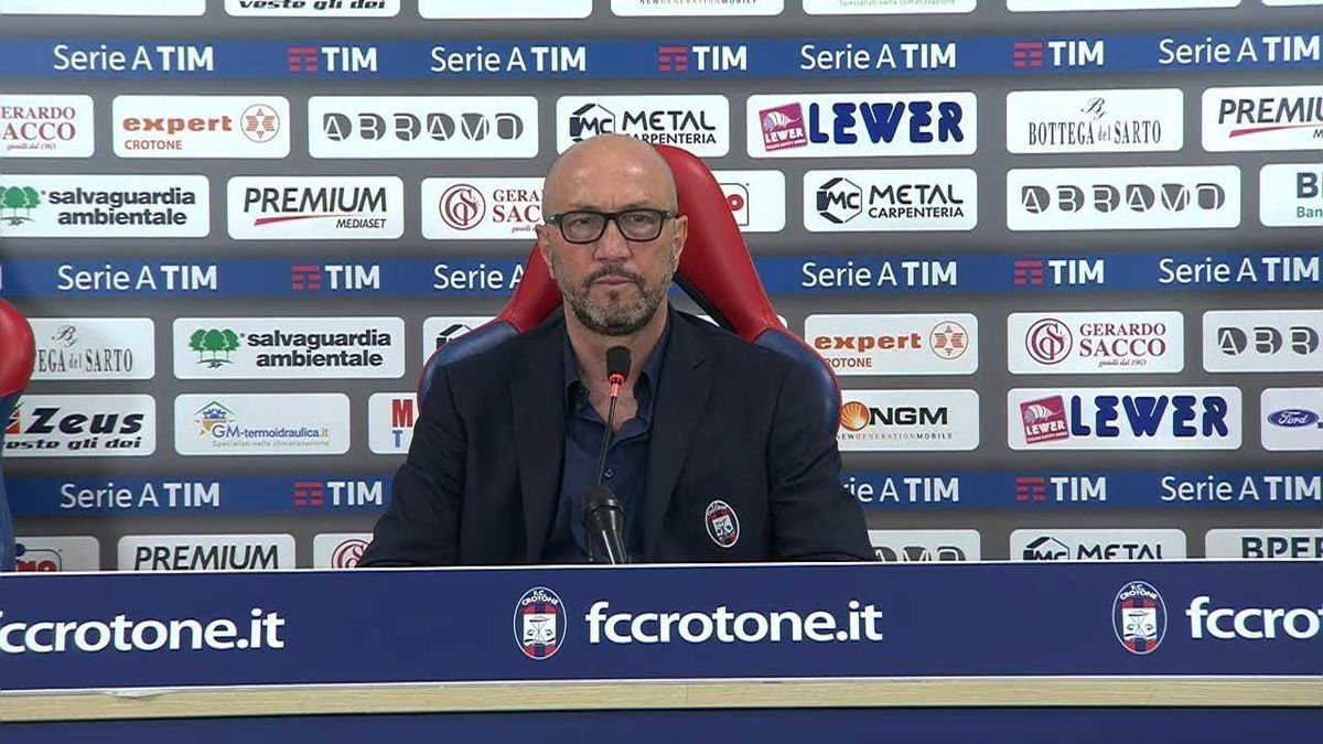 Zenga: “Il Var dovrebbe essere visibile ad allenatore e tifosi. Donnarumma? Ci penserei due volte prima di lasciare il Milan” article-post