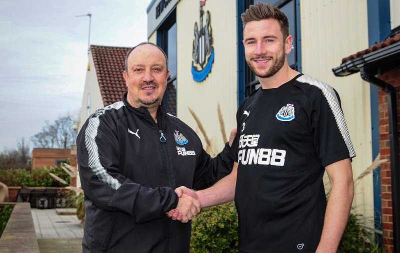 Ufficiale: Newcastle, c’è il rinnovo di Dummett preview