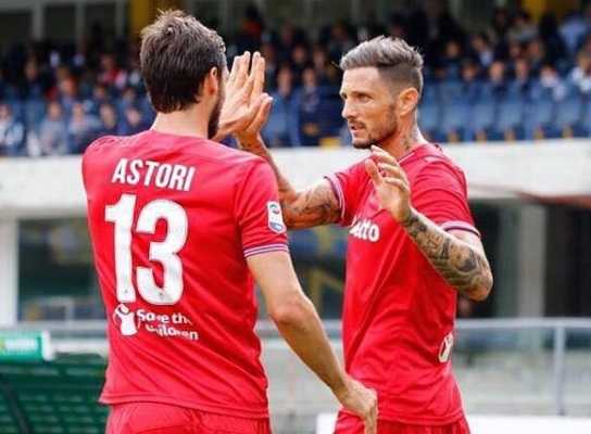 Thereau rompe il silenzio su Astori: “Lealtà dentro e fuori dal campo. Il paradiso ti aspetta” preview