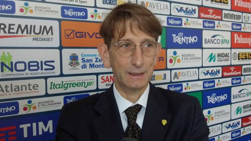 Campedelli si sfoga: “Con il Milan decisioni arbitrali imbarazzanti” preview