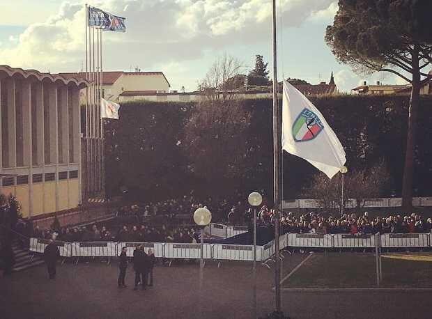 Astori, in migliaia per la camera ardente. Domani l’ultimo saluto davanti al Franchi preview
