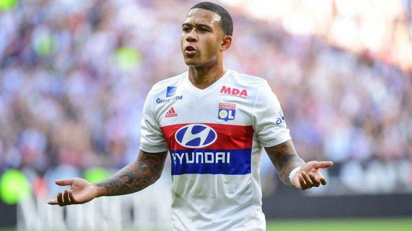 Lione, Depay diserta il ritiro. Genesio: “Sarà multato dal club” preview