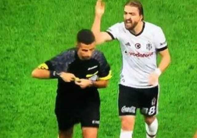 Clamoroso: l’ex Inter Caner Erkin rischia fino a 2 anni di carcere in Turchia…per aver insultato un arbitro article-post
