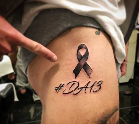 Non solo Pioli, tutta la Fiorentina si tatua il nome di Astori. Le foto preview