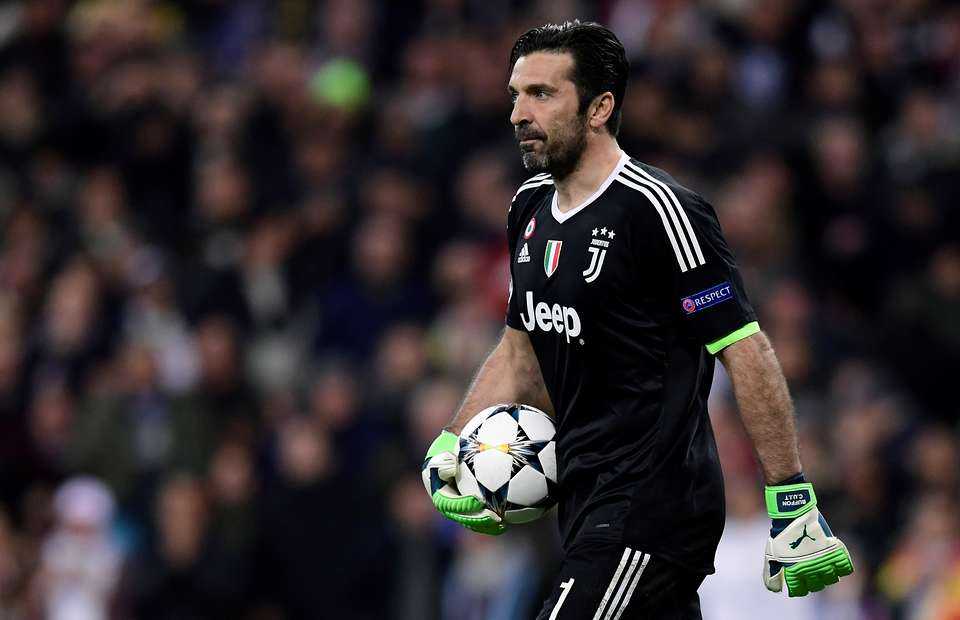 Buffon: “Continuare qui? C’è Szczesny, vale quanto me e ha 28 anni. Mi sento una persona fortunata” article-post