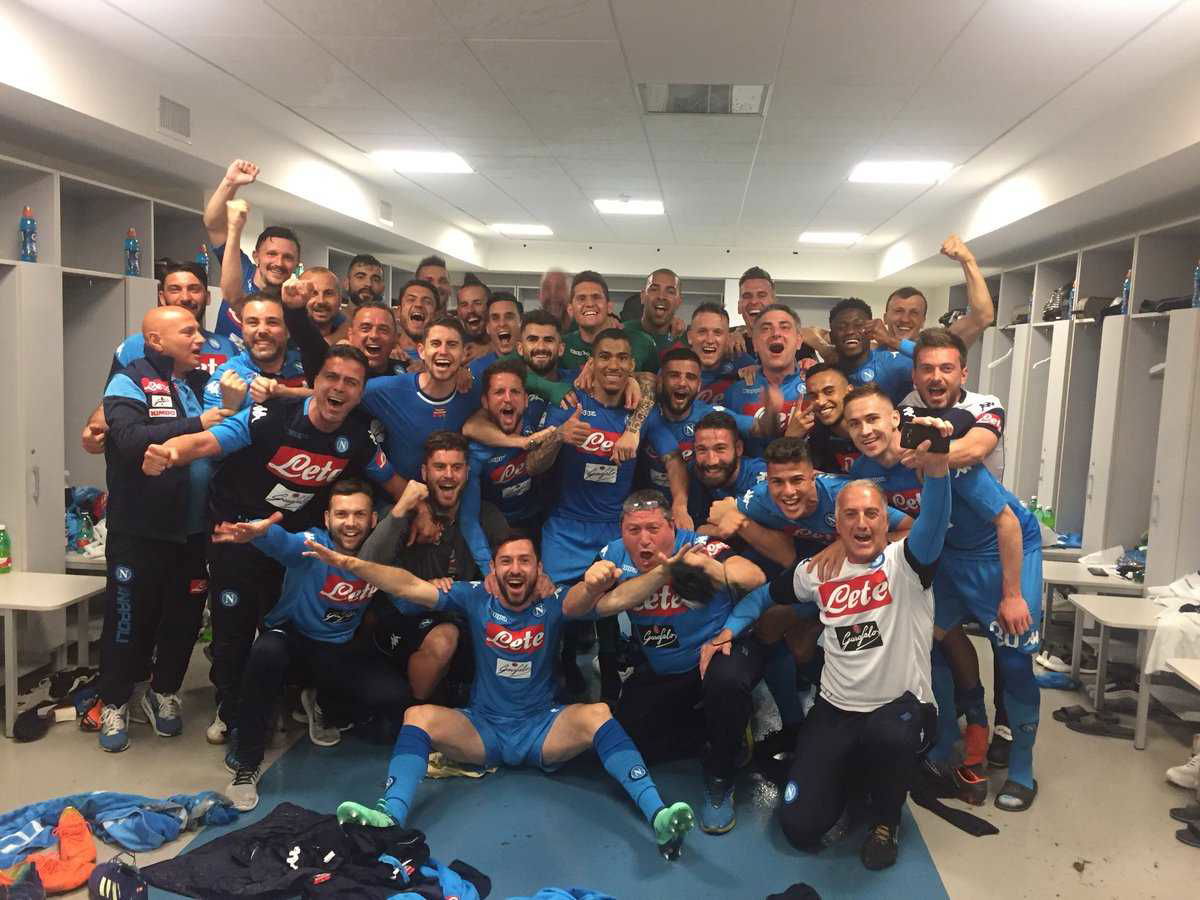 Napoli, impazza la festa negli spogliatoi dello Stadium. Il video article-post