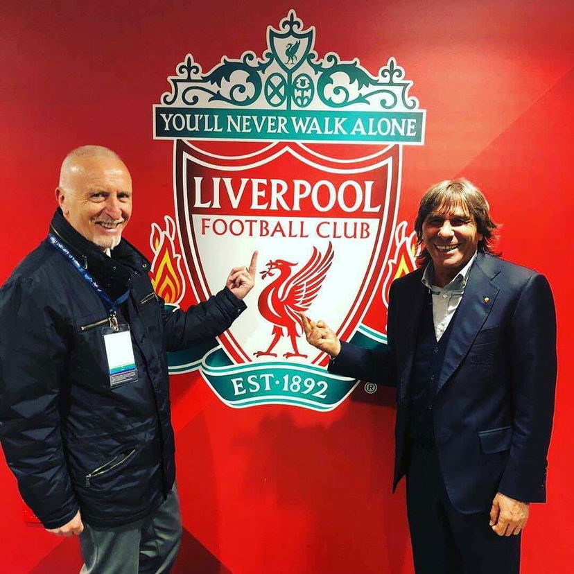 Pruzzo e Conti, dito medio verso lo stemma del Liverpool: “Solo uno scherzo, chiediamo scusa” preview