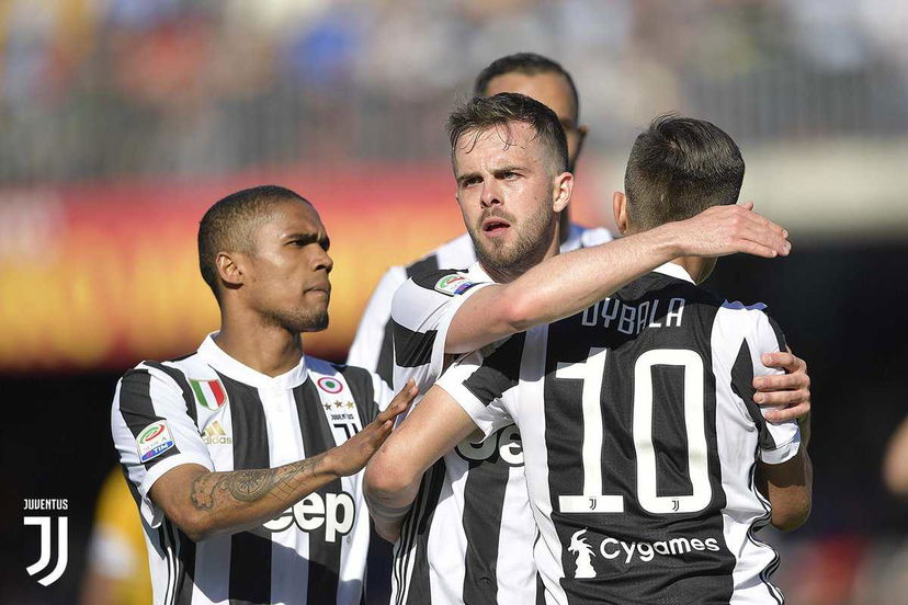 Triplo Dybala (due rigori) e Douglas Costa: Juve 4-2 a Benevento e “+ 7” sul Napoli preview