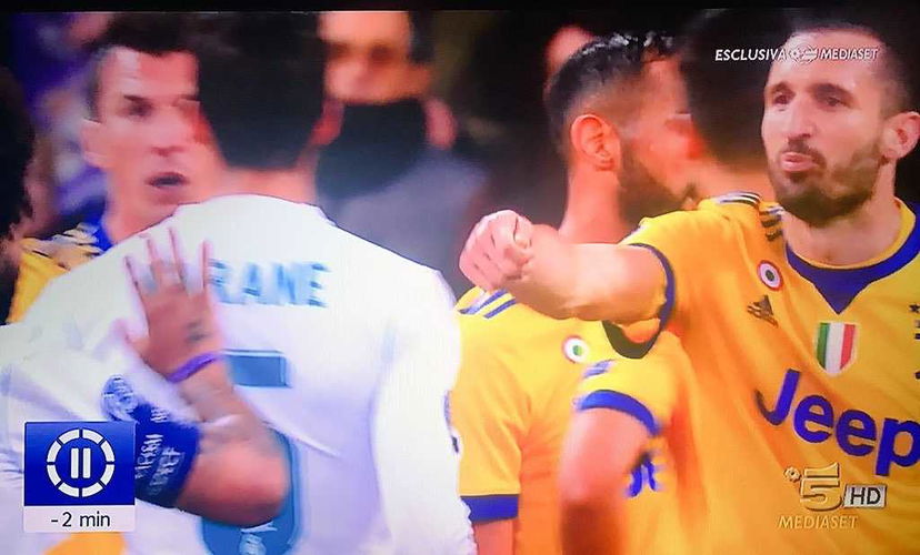 Real-Juve, Chiellini accusa Varane: “Voi pagate, voi pagate!” preview