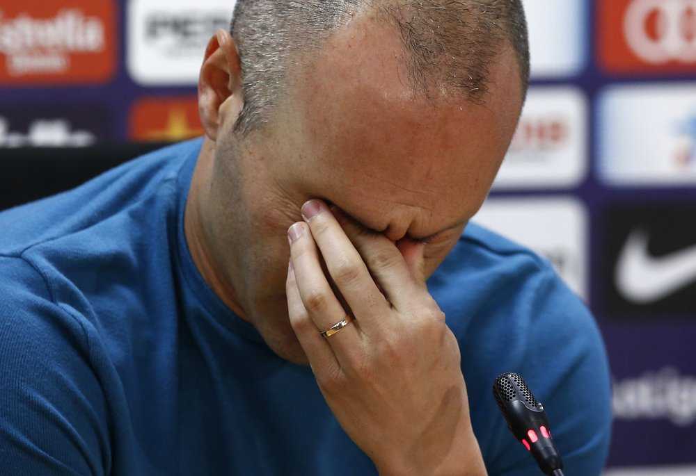 Iniesta racconta il suo dramma: “Aspettavo la notte per prendere le pastiglie e riposare” article-post