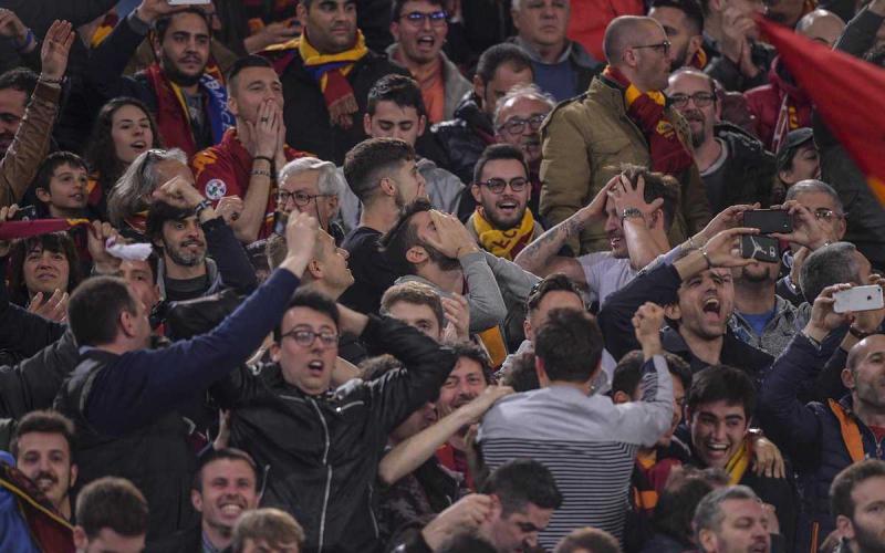 Tifosi vs Barcellona Roma Twitter