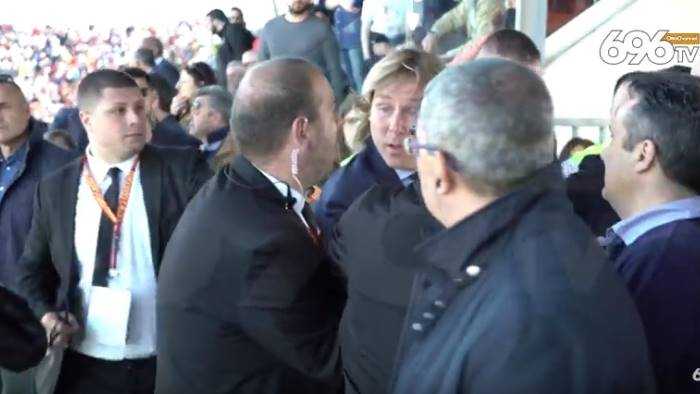 “Ladri, ladri” dagli spalti di Benevento, Nedved infuriato discute con un tifoso: “Se dici che questo non è rigore…” article-post