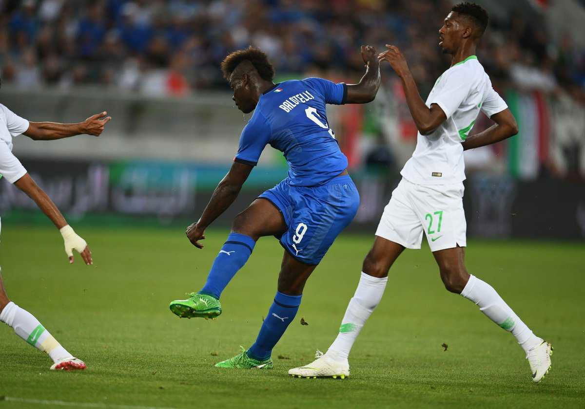 Brescia, preso d’assalto lo store: tutti in fila per la maglia di Balotelli article-post