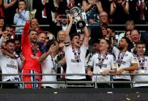 Cairney coppa playoff Fulham Twitter
