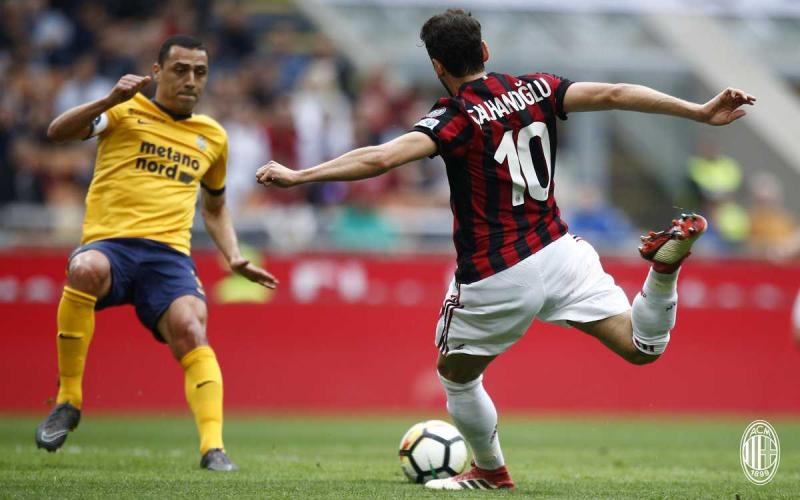 Calhanoglu vs Verona Foto Milan Twitter