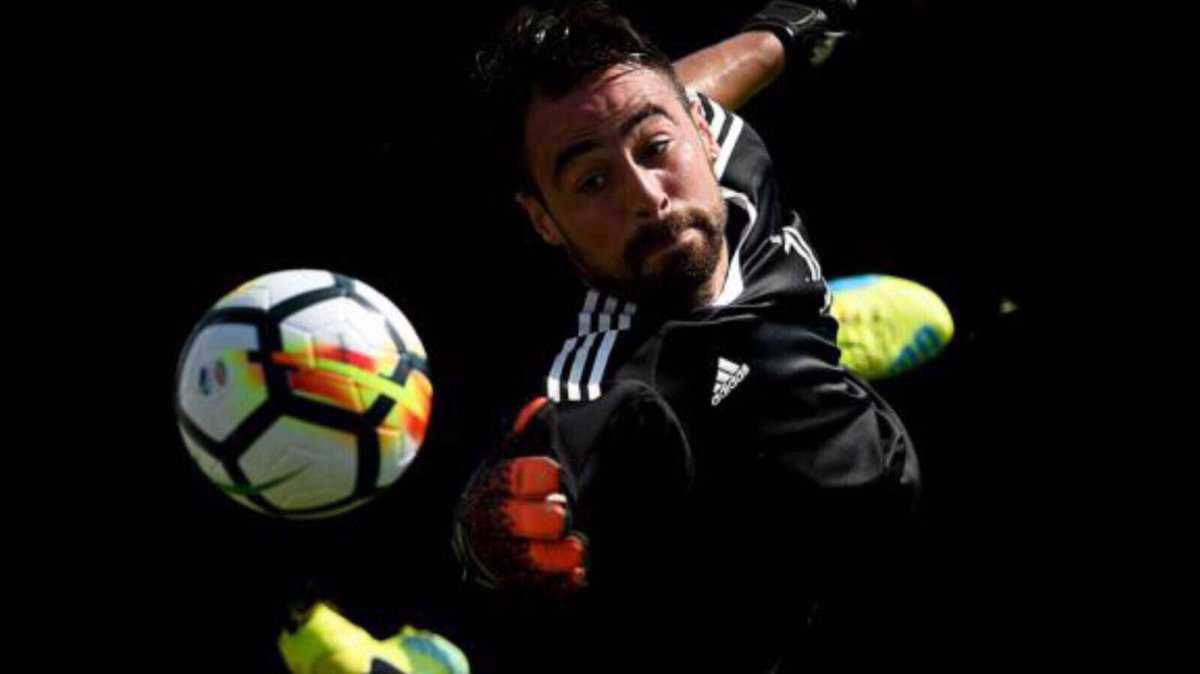 Le acrobazie di Pinsoglio: dalla papera che fece retrocedere il Livorno al dito medio sul pullman Juve article-post