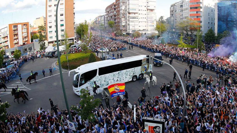 Real-Bayern, una folla oceanica accoglie il pullman delle Merengues al Bernabeu. Il video preview