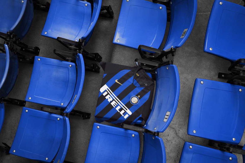 Inter, ecco la nuova maglia: si celebrano i 20 anni di partnership con Nike preview