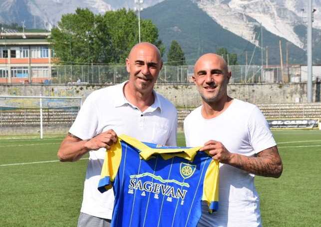 Ufficiale: Massimo Maccarone riparte dalla Carrarese. Contratto annuale per l’attaccante preview