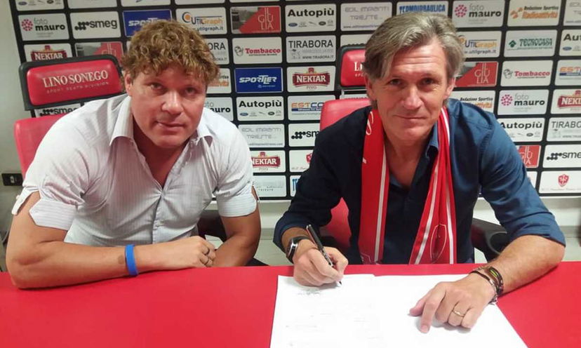 Ora è anche ufficiale: Triestina, Pavanel nuovo tecnico. La foto della firma preview