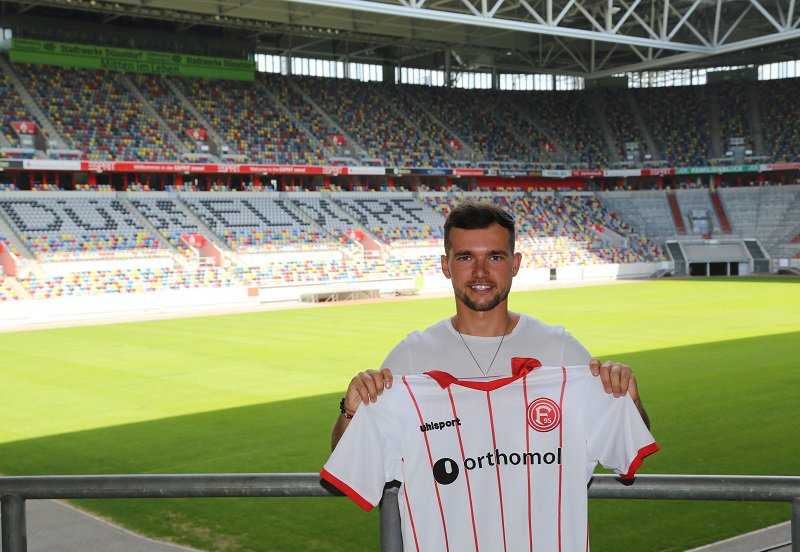 Ufficiale: Fortuna Düsseldorf, arriva il centrocampista Stoger preview