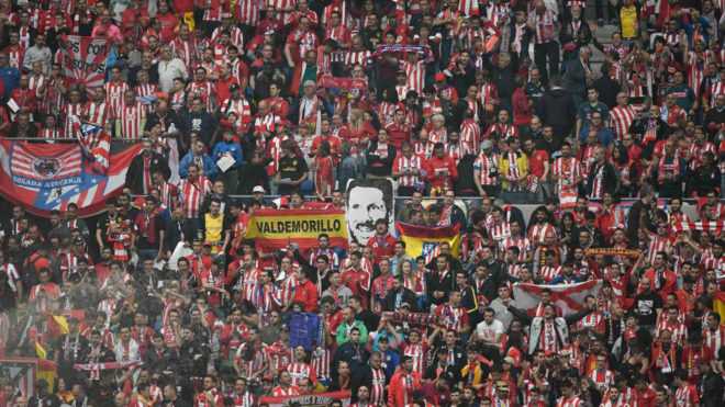 Atletico Madrid, striscione razzista dei tifosi durante la finale di Europa League: l’Uefa ha aperto un procedimento preview