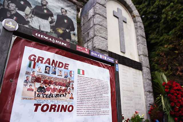 Commemorato a Superga il Grande Torino, da 69 anni nel mito: ecco le foto article-post