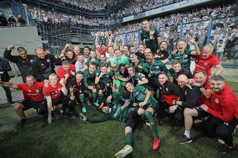 Legia Varsavia campione di Polonia: vittoria a tavolino dopo l’invasione di campo a Poznan preview