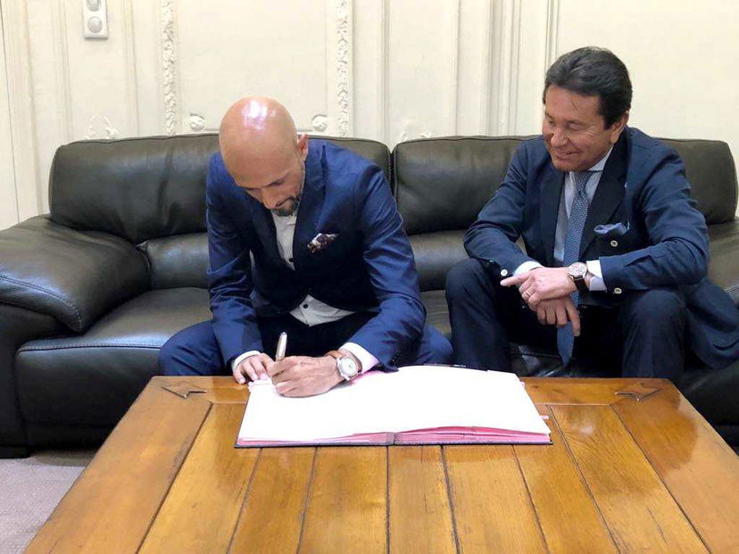 Ora è ufficiale: Cardoso nuovo allenatore del Nantes. La foto della firma preview