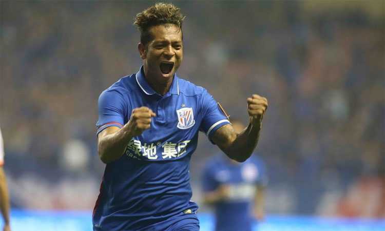 Guarin, salta il trasferimento al Flamengo. Il vicepresidente: “Non è pronto per giocare” preview