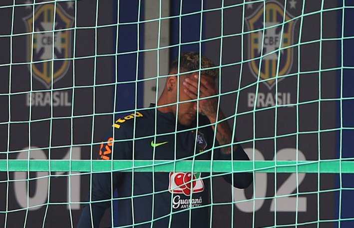 Brasile in ansia: Neymar abbandona l’allenamento zoppicando preview