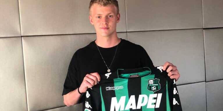 Altezza e fisico imponente: il centravanti vecchio stampo si chiama Jens Odgaard preview