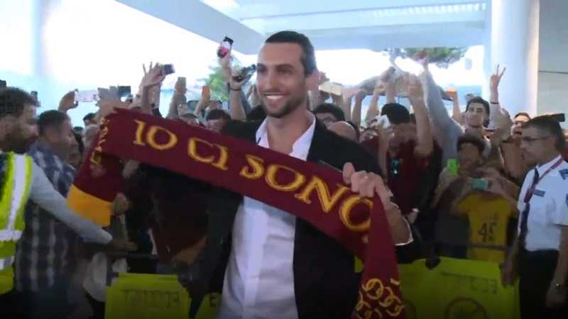 Roma, Pastore è sbarcato in città: tifosi giallorossi in delirio. Il video article-post