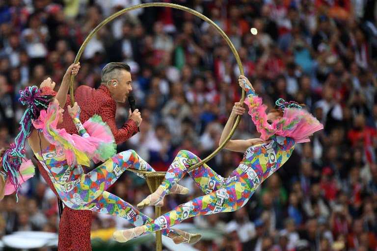 Russia 2018: cerimonia inaugurale con musica, cori e il dito medio di Robbie Williams article-post