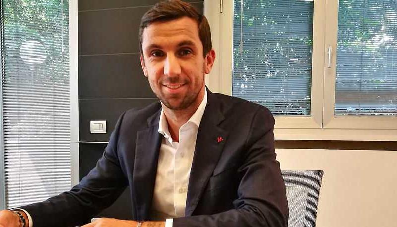 Srna firma Cagliari Twitter