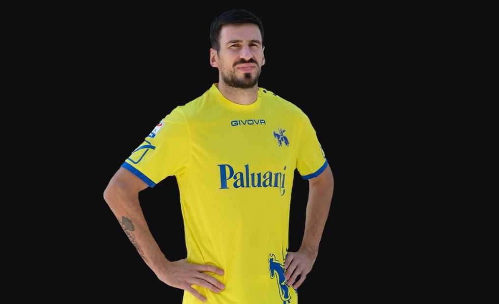 Ora è anche ufficiale: Nenad Tomovic riscattato dal Chievo. Il comunicato article-post