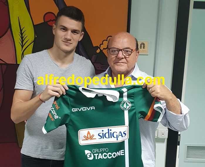 Curado si presenta: ecco il difensore ad Avellino prima della firma preview