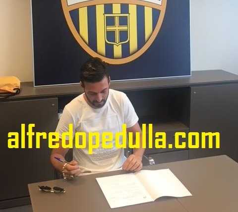 Di Carmine-Verona, ecco la foto della firma preview