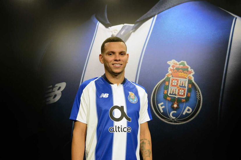 Ufficiale: Porto, acquistato il centrocampista Ewerton preview