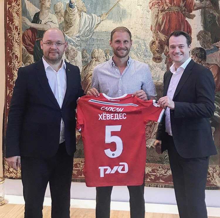 Ora è ufficiale: Howedes lascia lo Schalke e vola alla Lokomotiv. Contratto fino al 2022 preview